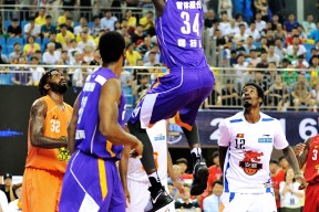 奥兰多魔术发布备战花絮，国际比赛日防线松动，CBA常规赛任务艰巨，身体对抗强度拉满的简单介绍