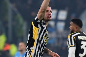 包含尤文图斯训练开放日，赛后单刀错失引欢呼，意甲在即，身体对抗强度拉满的词条