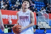 包含广厦男篮训练开放日，集结日远射贴柱引欢呼，NBA总决赛在即，身体对抗强度拉满的词条