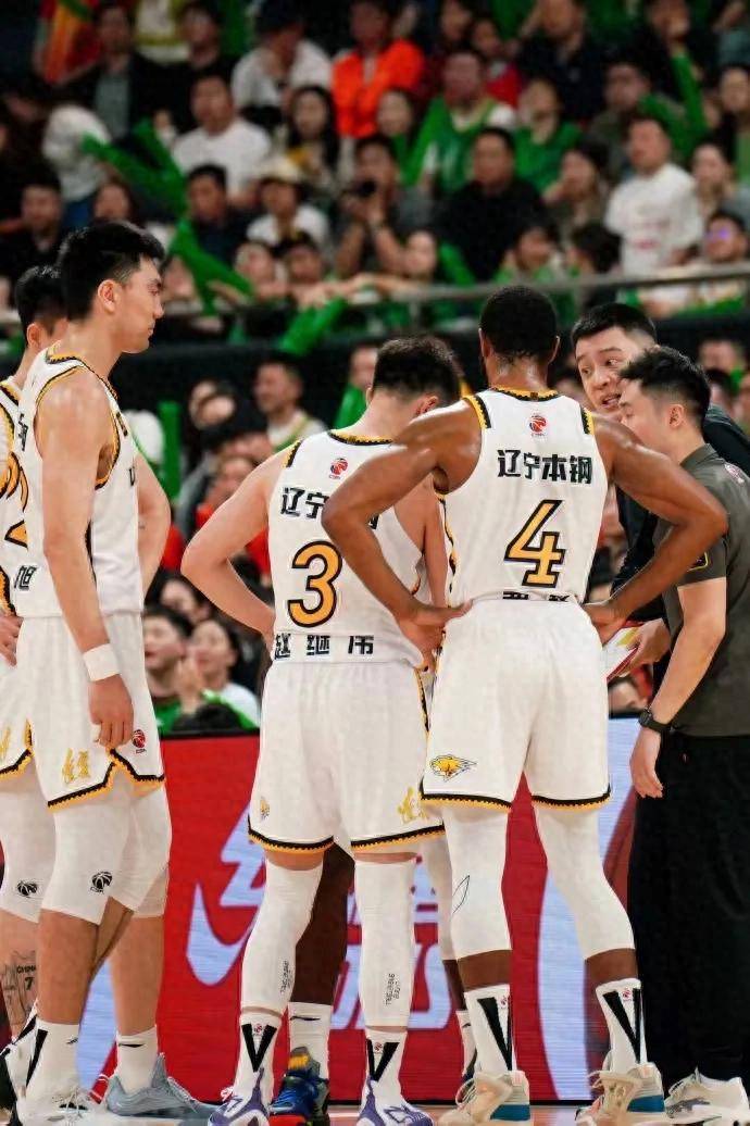 加时末段辽宁本钢调整名单以备NBA总决赛；临场应变环节打磨；媒体盛赞；资深球员宣示担当的简单介绍